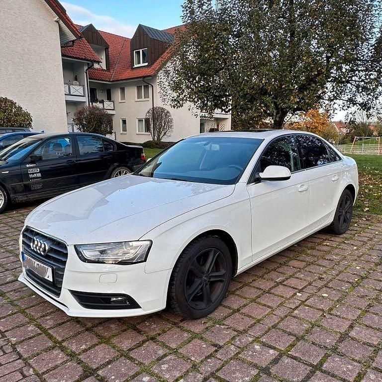 Weiß Gebraucht 2014 Audi A4 Attraction Limousine | 12.700 € (Fairer Preis) - Bild 1/4