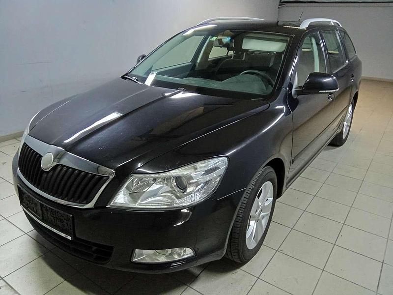 Schwarz Gebraucht 2010 Skoda Octavia Ambiente Kombi | 2.900 € (Superpreis) - Bild 1/4