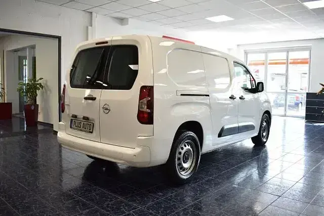 Używany Opel Combo 131 KM (96 kW) 2021 Biały Minivan