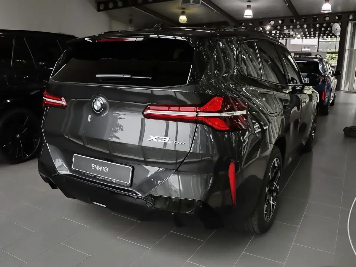 Neu BMW X3 M Sport 197 PS (144 kW) 2026 Schwarz SUV