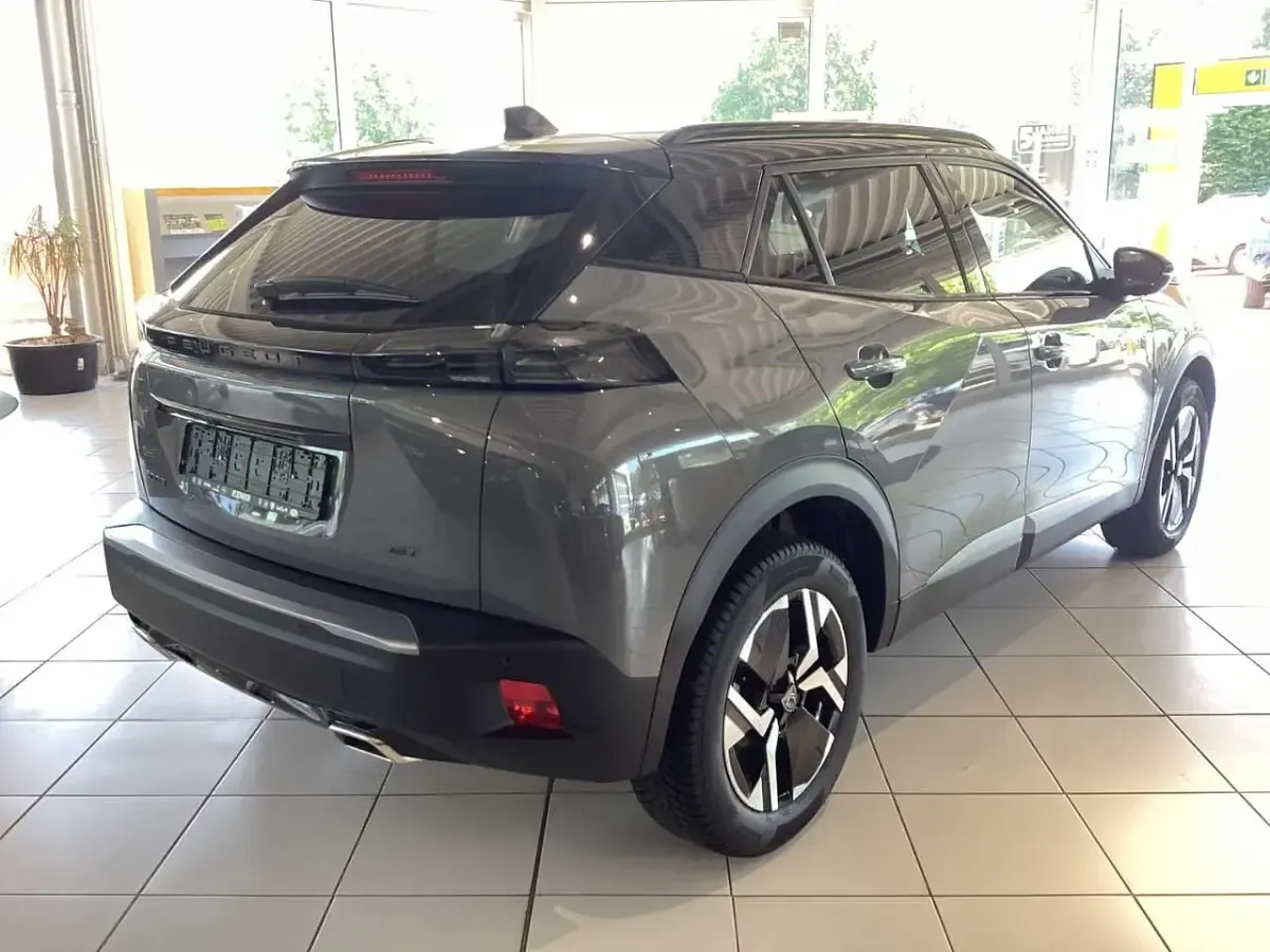 Gebraucht Peugeot 2008 GT 131 PS (96 kW) 2024 Grau SUV