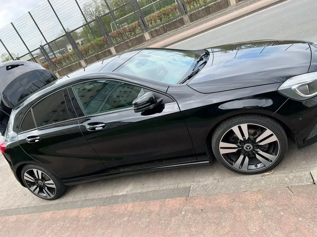 Gebraucht Mercedes A200 156 PS (114 kW) 2012 Schwarz Kleinwagen