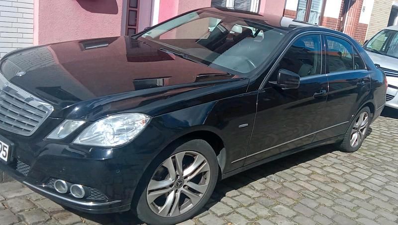 Gebraucht Mercedes E200 184 PS (135 kW) 2009 Schwarz Limousine
