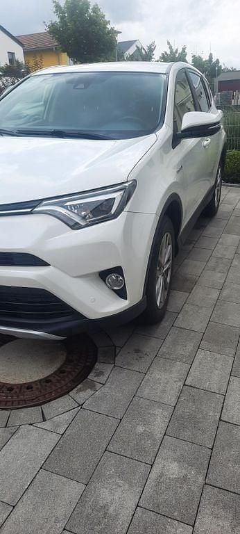 Weiß Gebraucht 2017 Toyota RAV4 Edition-S SUV | 19.300 € (Fairer Preis) - Bild 1/4