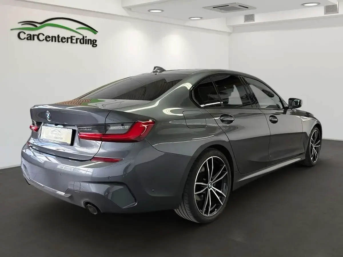 Gebraucht BMW 318 M Sport 150 PS (110 kW) 2021 Mineralgrau Limousine