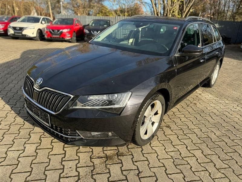 Schwarz Gebraucht 2018 Skoda Superb Ambition Kombi | 11.950 € (Superpreis) - Bild 1/4