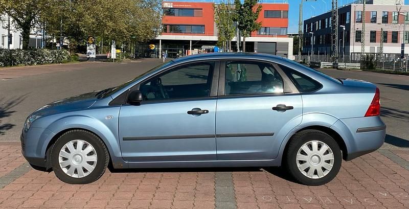 Usata Ford Focus 101 CV (74 kW) 2005 Blu Berlina