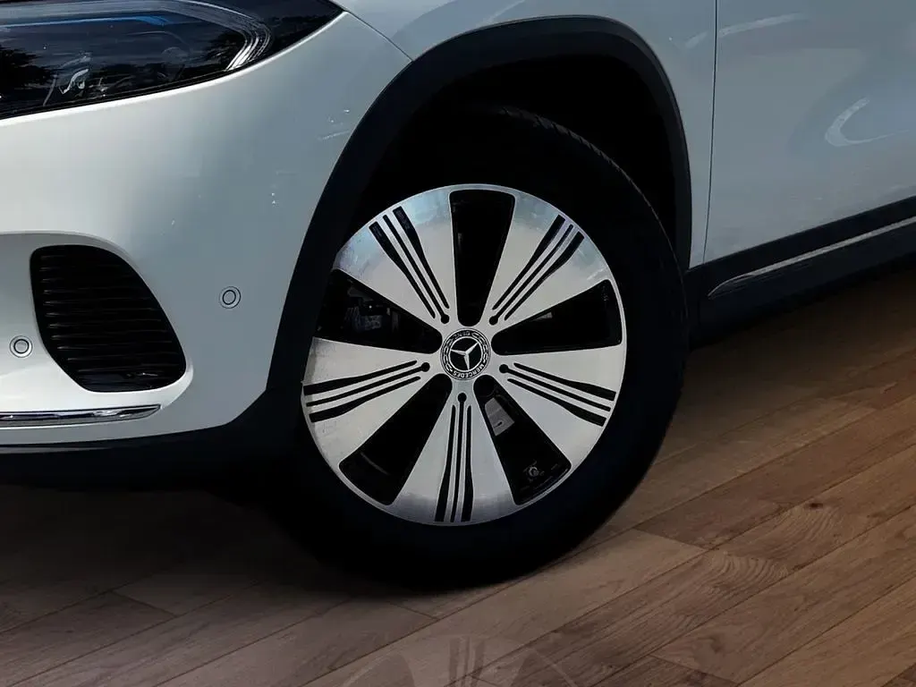 Używany Mercedes EQA250+ 139 kW (190 KM) 2025 Biały SUV
