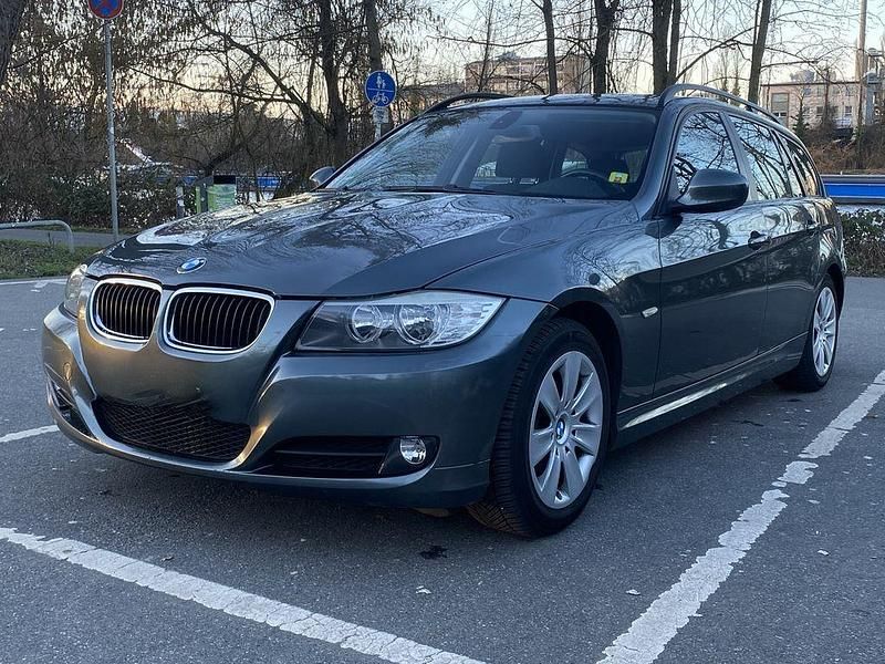 Gebraucht BMW 318 143 PS (105 kW) 2009 Grau Kombi