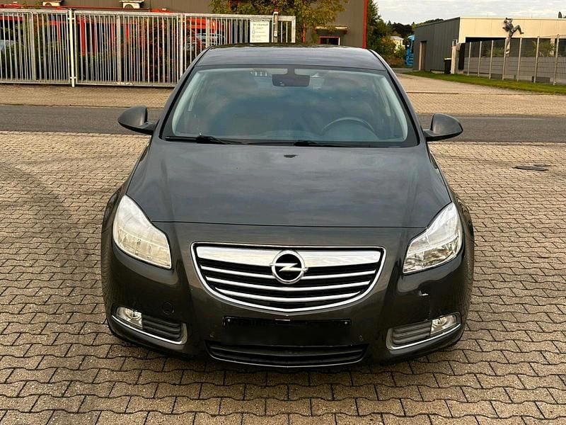 Grau Gebraucht 2010 Opel Insignia Limousine | 3.550 € (Guter Preis) - Bild 1/4