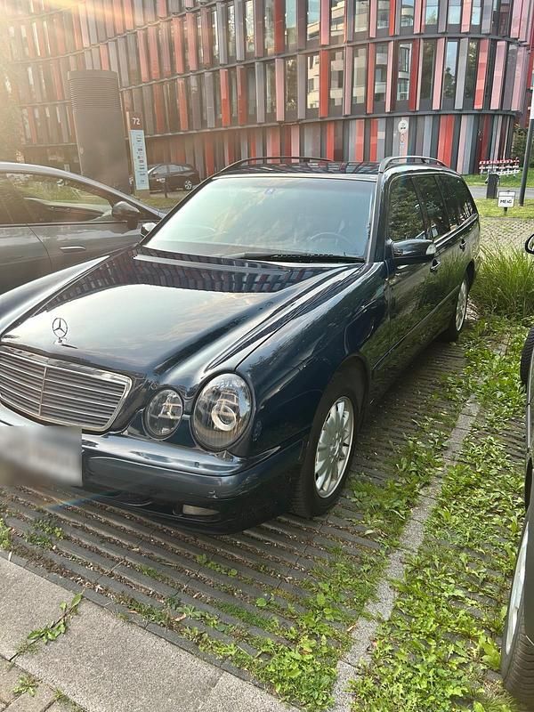 Blau Gebraucht 2000 Mercedes E280 Kombi | 1.895 € (Fairer Preis) - Bild 1/4