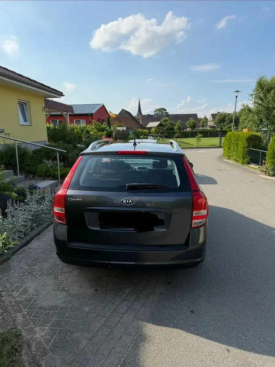 Gebraucht Kia Ceed 90 PS (66 kW) 2010 Grau Kleinwagen