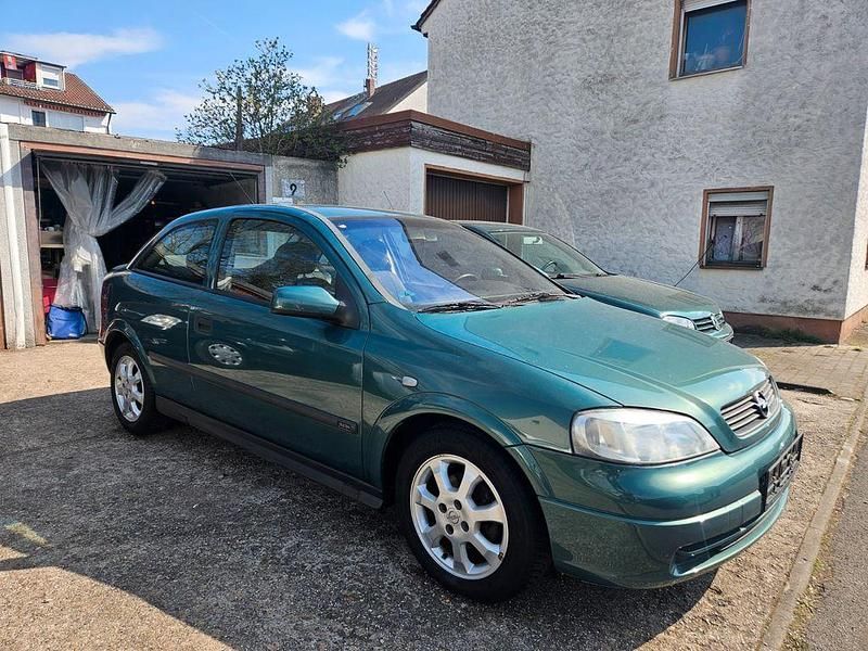 Gebraucht Opel Astra Selection 101 PS (74 kW) 2001 Grün Limousine