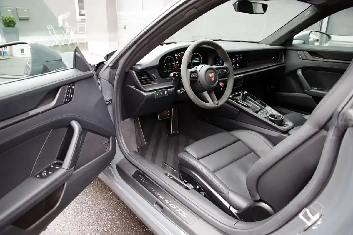 Gebraucht Porsche 992 541 PS (397 kW) 2025 Grau Coupé