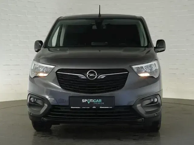 Używany Opel Combo Edition 131 KM (96 kW) 2024 Szary Minivan