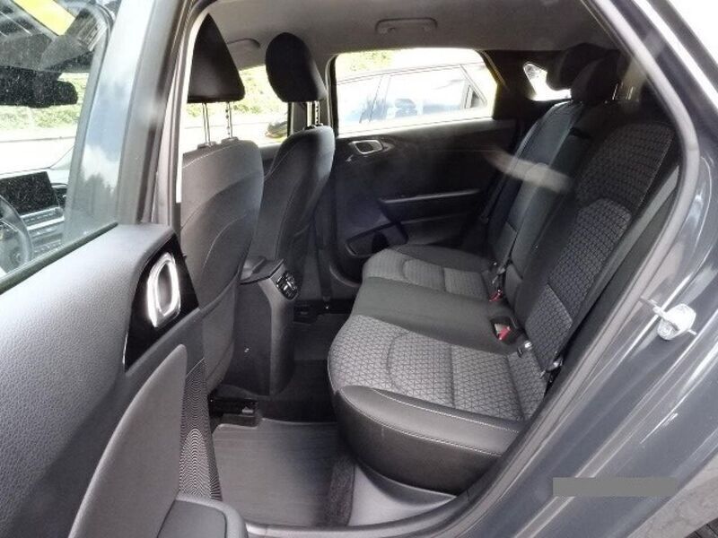 Gebraucht Kia Ceed Spirit 160 PS (117 kW) 2021 Graumetallic (metallic) Kleinwagen