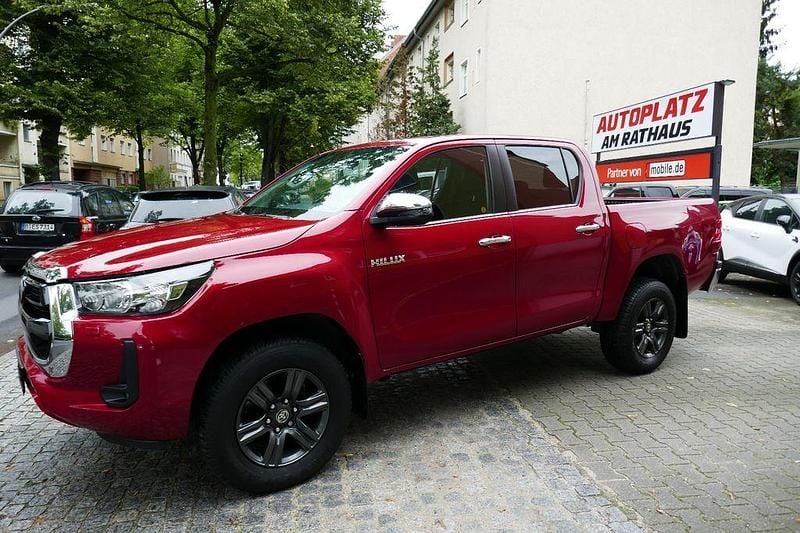 Rot Gebraucht 2022 Toyota HiLux Comfort Abholung | 40.950 € (Guter Preis) - Bild 1/4