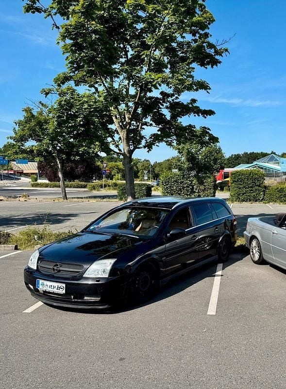 Schwarz Gebraucht 2004 Opel Vectra Kombi | 1.050 € - Bild 1/4