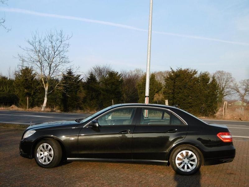 Gebraucht Mercedes E220 170 PS (125 kW) 2011 Schwarz Limousine