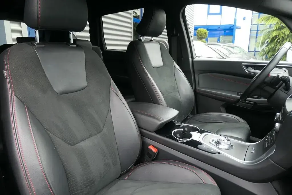Używany Ford S-MAX ST-Line 190 KM (139 kW) 2023 Biały Minivan
