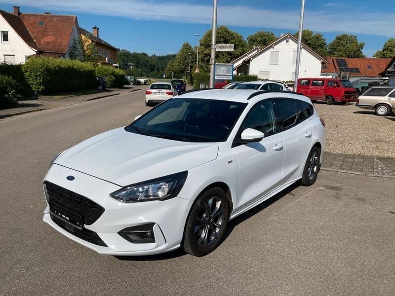 Weiß Gebraucht 2020 Ford Focus ST-Line Limousine | 17.500 € (Fairer Preis) - Bild 1/4