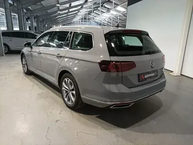 Gebraucht VW Passat Elegance 150 PS (110 kW) 2023 Grau Kombi