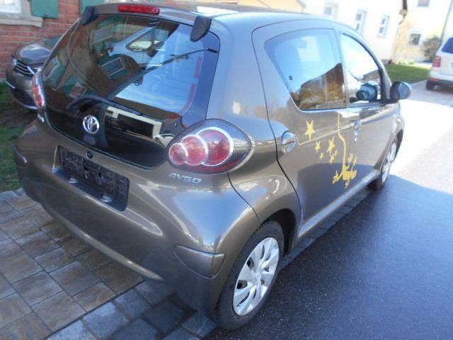 Gebraucht Toyota Aygo Cool 68 PS (50 kW) 2012 Braun Kleinwagen