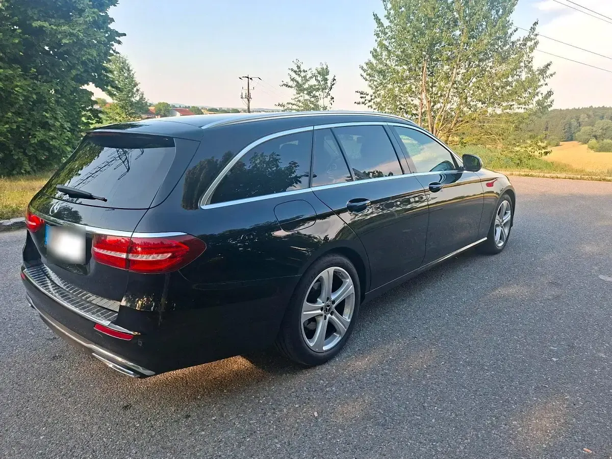 Gebraucht Mercedes E220 194 PS (142 kW) 2019 Schwarz Kombi