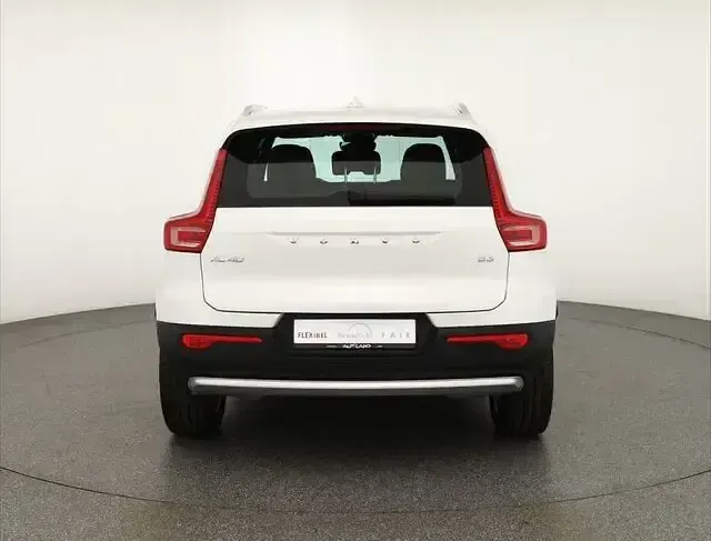 Neu Volvo XC40 163 PS (119 kW) 2025 Weiß SUV