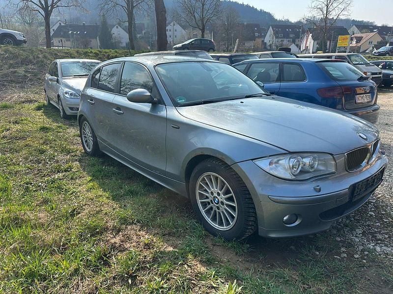 Gebraucht BMW 118 122 PS (89 kW) 2005 Grau Kleinwagen