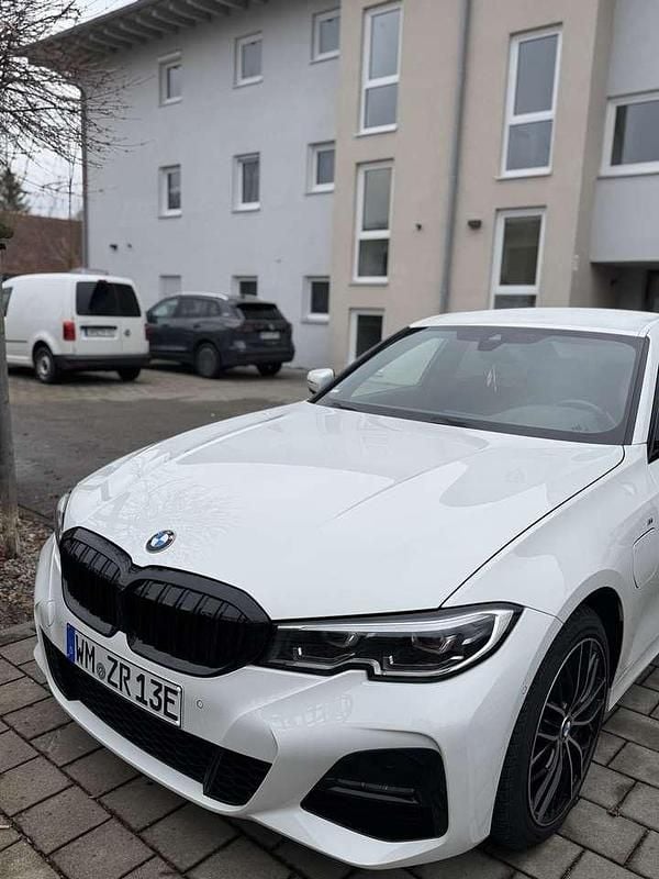 Gebraucht BMW 330e M Sport 292 PS (214 kW) 2019 Weiß Limousine