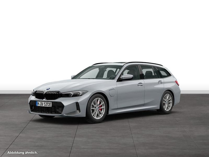 Grau Gebraucht 2024 BMW 330e Kombi | 63.536 € - Bild 1/4