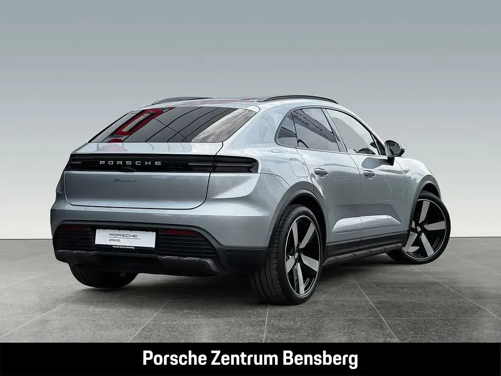 Second-hand Porsche Macan 4 Electric 300 kW (408 CP) 2024 Argintiu SUV