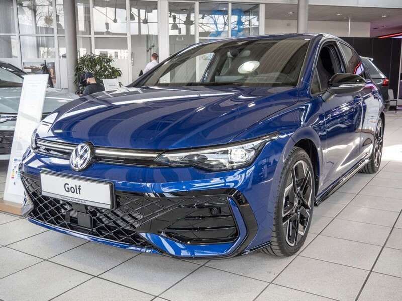 Lapiz blue metallic Neu 2025 VW Golf VIII R-line Limousine | 40.384 € (Teuer) - Bild 1/4