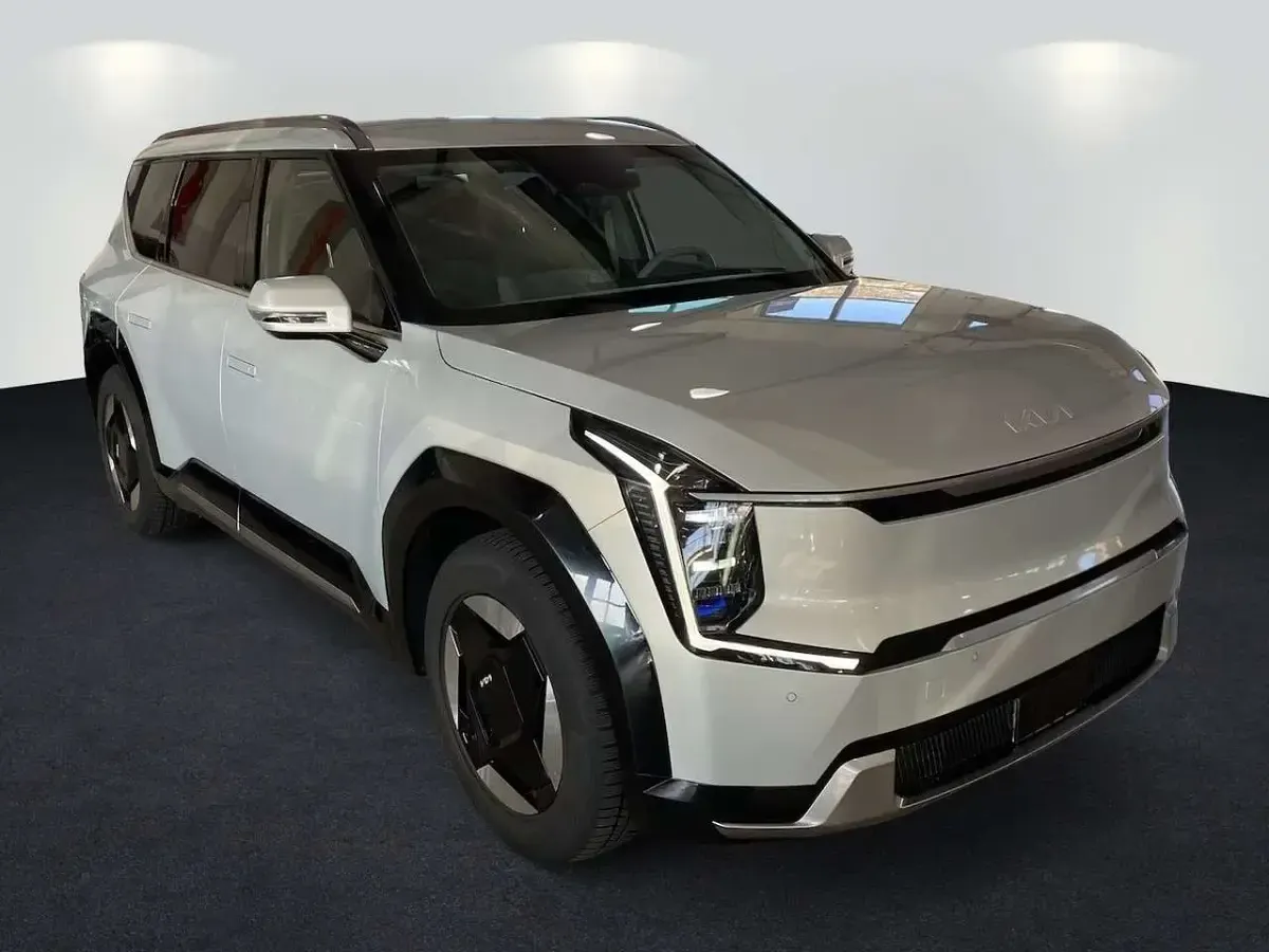 Neu Kia EV9 Earth 150 kW (204 PS) 2025 Silber SUV