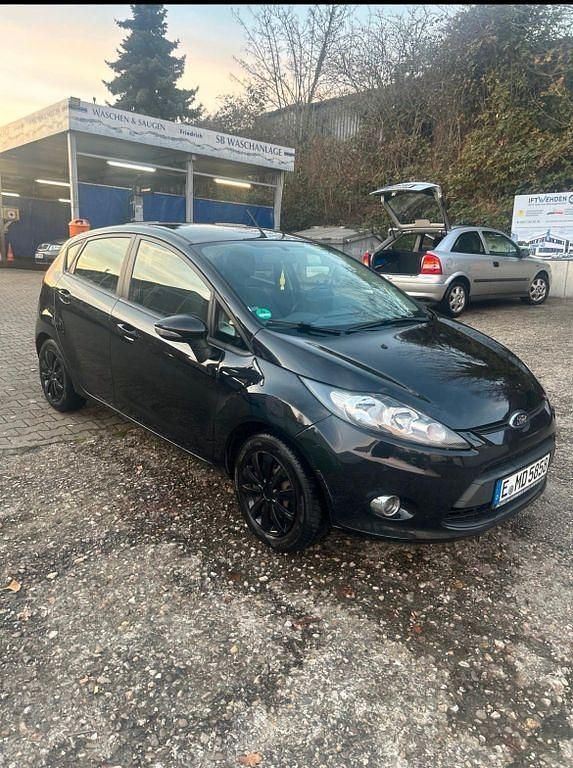 Gebraucht Ford Fiesta Ambiente 60 PS (44 kW) 2012 Schwarz Kleinwagen