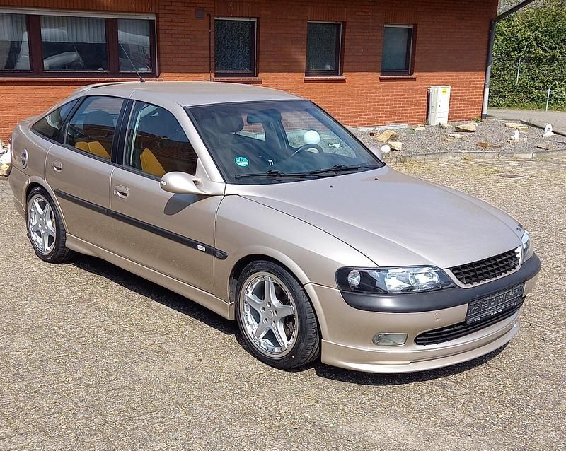 Gebraucht Opel Vectra 170 PS (125 kW) 1998 Gold Limousine