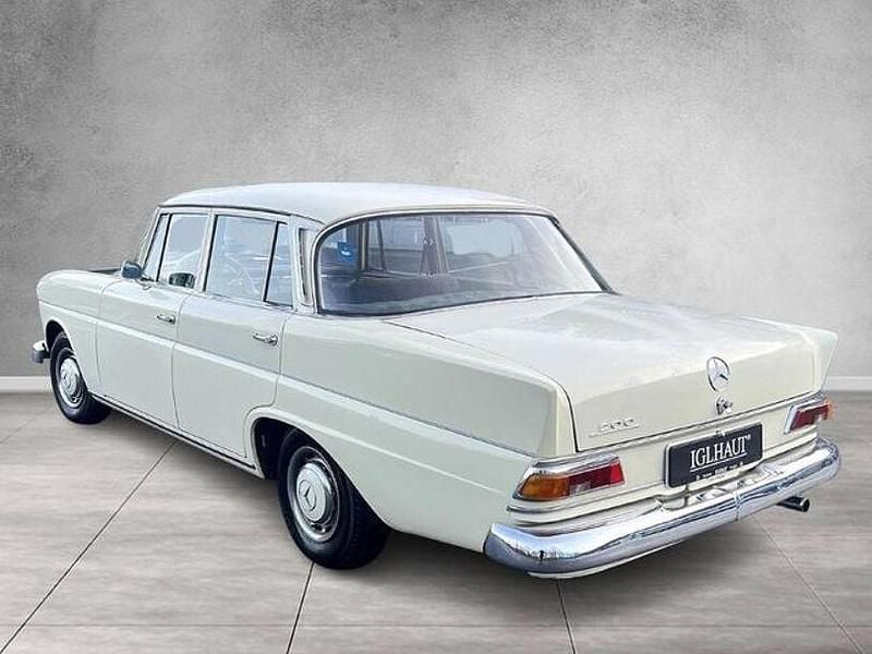 Second-hand Mercedes 200 95 CP (69 kW) 1966 Alb Berlinǎ