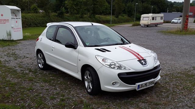 Weiß metallic Gebraucht 2010 Peugeot 206+ Kleinwagen | 4.000 € (Etwas zu teuer) - Bild 1/4
