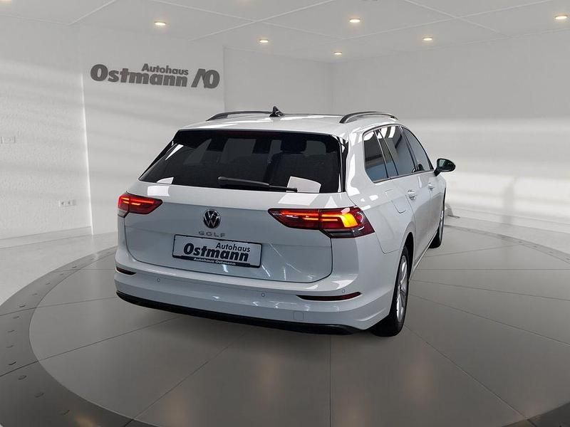 Gebraucht VW Golf VIII Life 150 PS (110 kW) 2023 Pure white Kombi