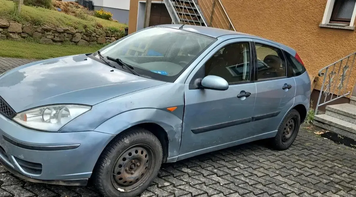 Gebraucht Ford Focus 105 PS (77 kW) 2004 Blau Kleinwagen
