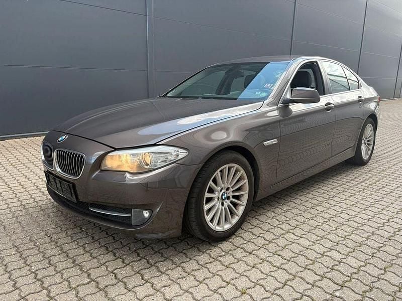 Gebraucht BMW 523 Sport Line 204 PS (150 kW) 2011 Grau Limousine