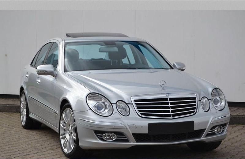 Silber Gebraucht 2006 Mercedes E280 Avantgarde Limousine | 15.999 € - Bild 1/4