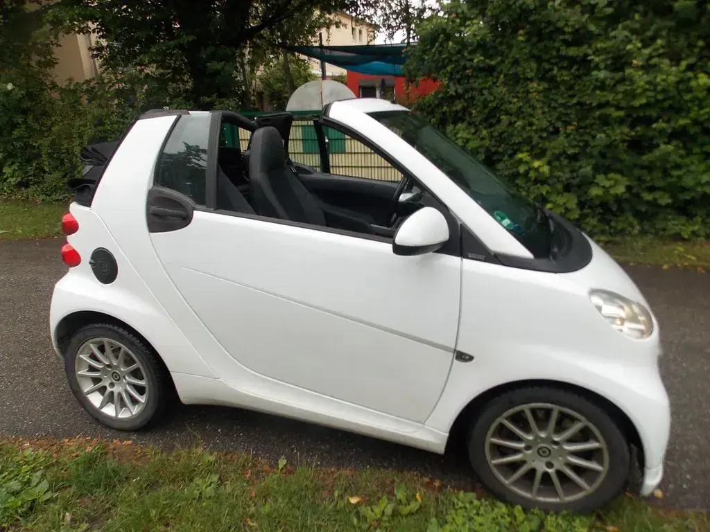 Gebraucht Smart ForTwo Cabrio 71 PS (52 kW) 2012 Weiß Cabrio