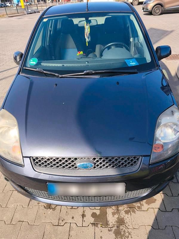 Gebraucht Ford Fiesta Ambiente 90 PS (66 kW) 2008 Andere farben Kleinwagen
