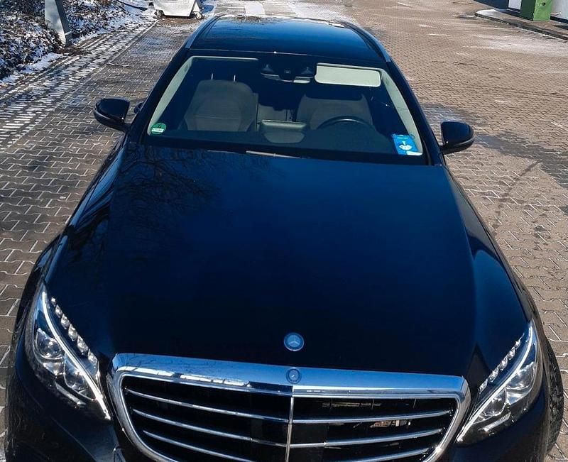 Schwarz Gebraucht 2015 Mercedes 220 Kombi | 15.500 € - Bild 1/4