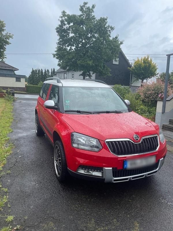 Rot Gebraucht 2014 Skoda Yeti Ambition SUV | 8.700 € (Fairer Preis) - Bild 1/4