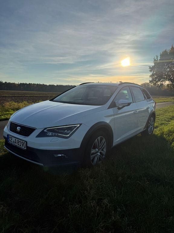 Weiß Gebraucht 2016 Seat Leon X-Perience Kombi | 11.050 € (Fairer Preis) - Bild 1/4