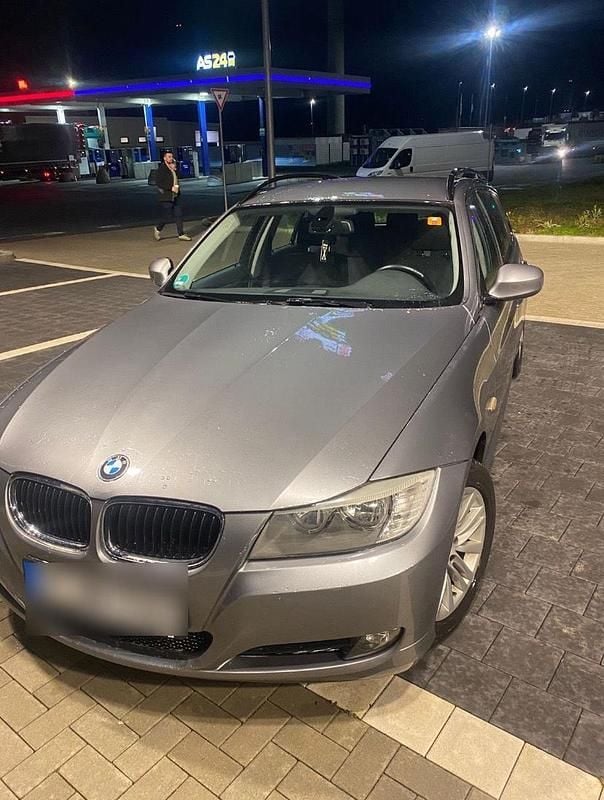 Silber Gebraucht 2010 BMW 320 Kombi | 3.499 € (Fairer Preis) - Bild 1/4