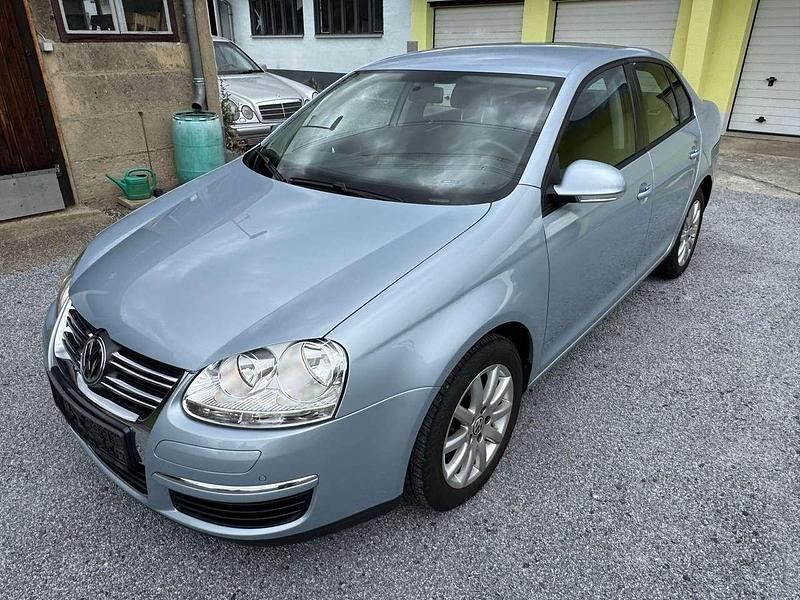 Gebraucht VW Jetta Freestyle 122 PS (89 kW) 2010 Heaven blue Limousine
